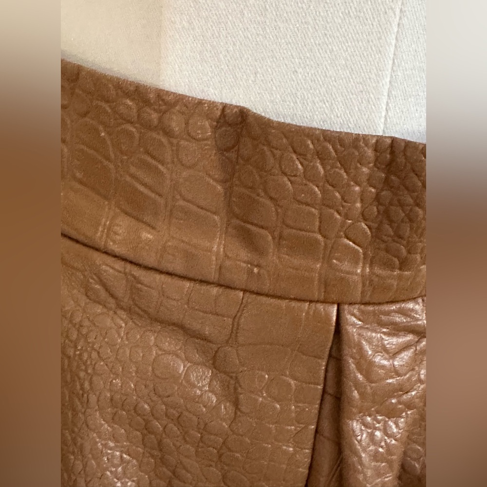 Tan Croc-Embossed 100% Leather Mini Skirt Lining Satin Blue Sz 8. Zip In Back - Picture 8 of 14